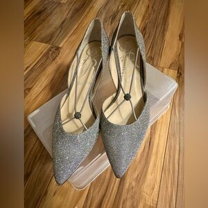 J.Renee - VARSHEE
Color: PEWTER DANCE GLITTER.   Size 8.5